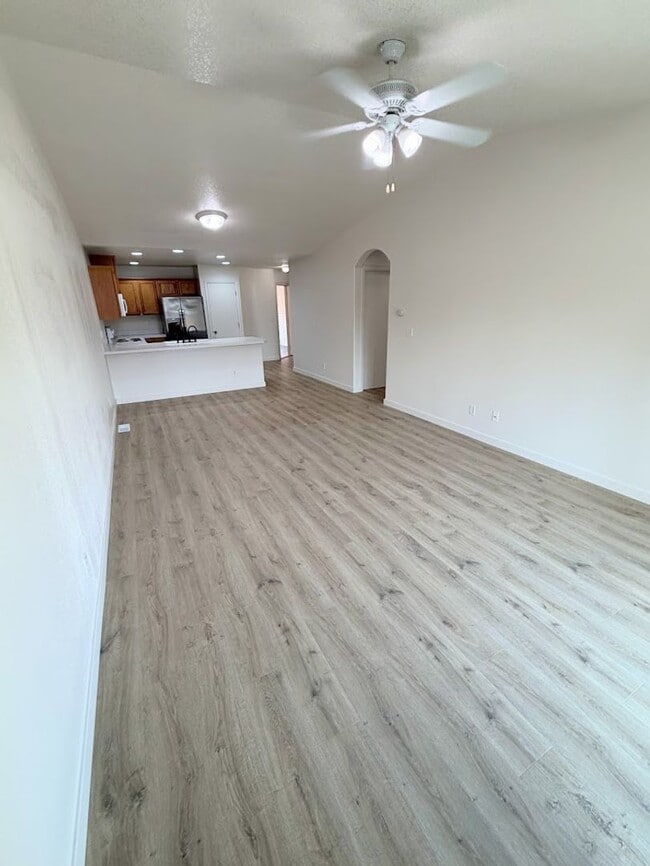 Photo - Fontana Duplexes Unit 4981
