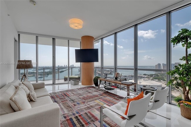 Building Photo - 1100 Biscayne Blvd Unit 3901