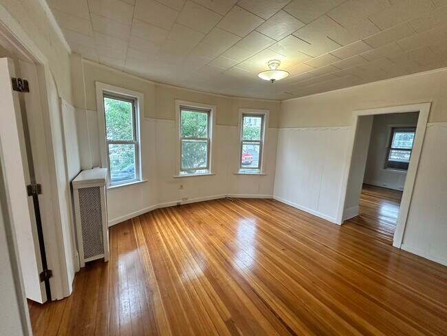 69 Conwell Ave