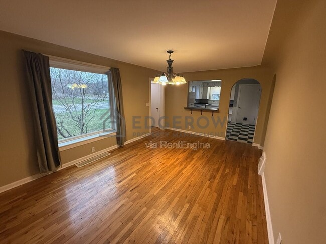 Photo - 1585 Wilson Ave SW