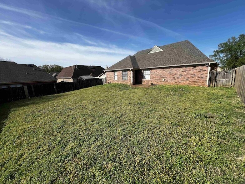Photo - 1072 Red Fern Cir E