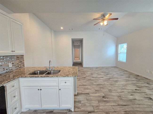 Photo - 4410 Larkspur St