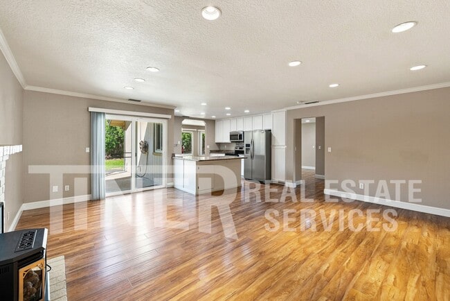 Photo - 639 Flower Dr