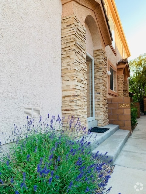 Building Photo - 5239 Na Pali St NE Rental