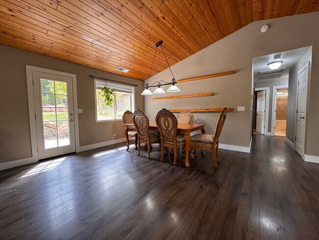 Photo - 116 Riverbend Way