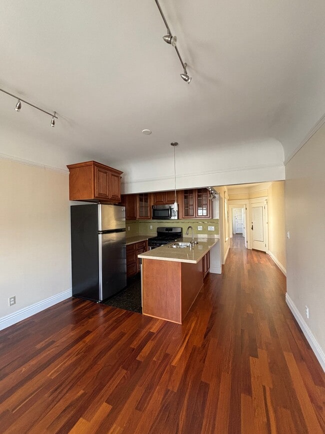 Building Photo - 622-624 Shrader St