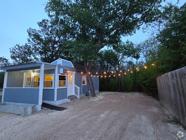 Building Photo - 606 Blessing Ranch Rd Rental