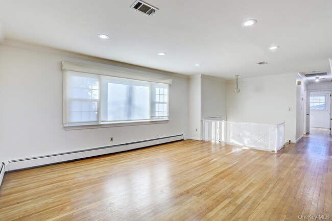 Photo - 12 Van Gogh Ln