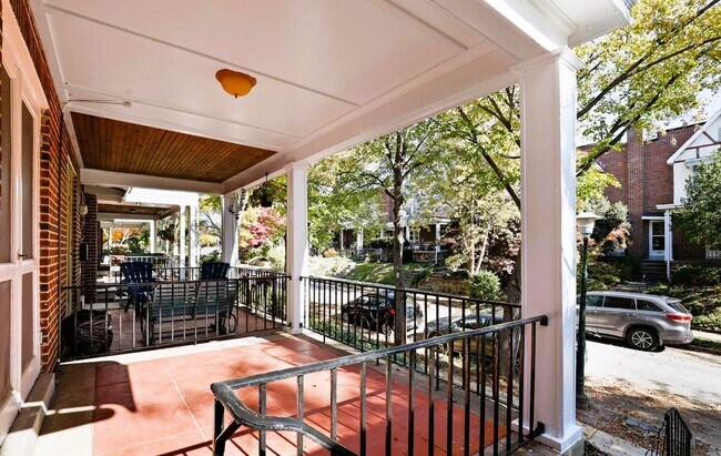 Photo - 3608 Elkader Rd