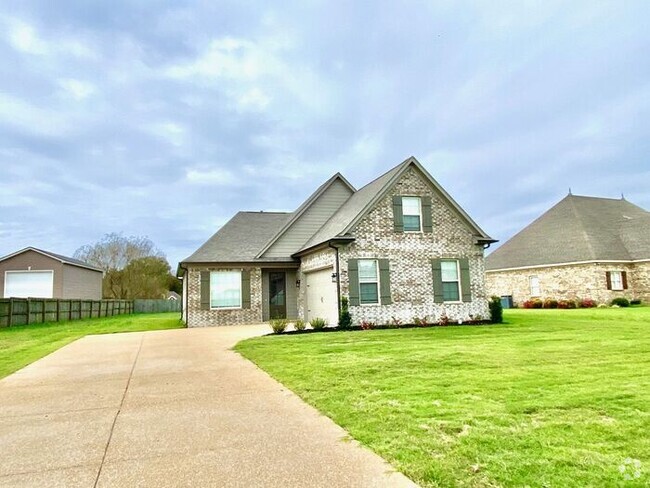 Building Photo - Available Now! 4-Bedroom 2.5 Bath Home in ...