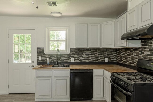 Photo - 124 W Brule St