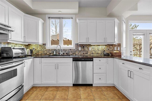 Photo - Executive 5-Bedroom Home for Rent in North London – Steps from Masonville