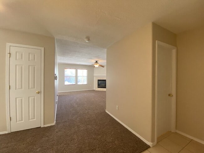 Photo - COMMUNITY POOL - LARGE 4 BEDROOM - Master Upstairs