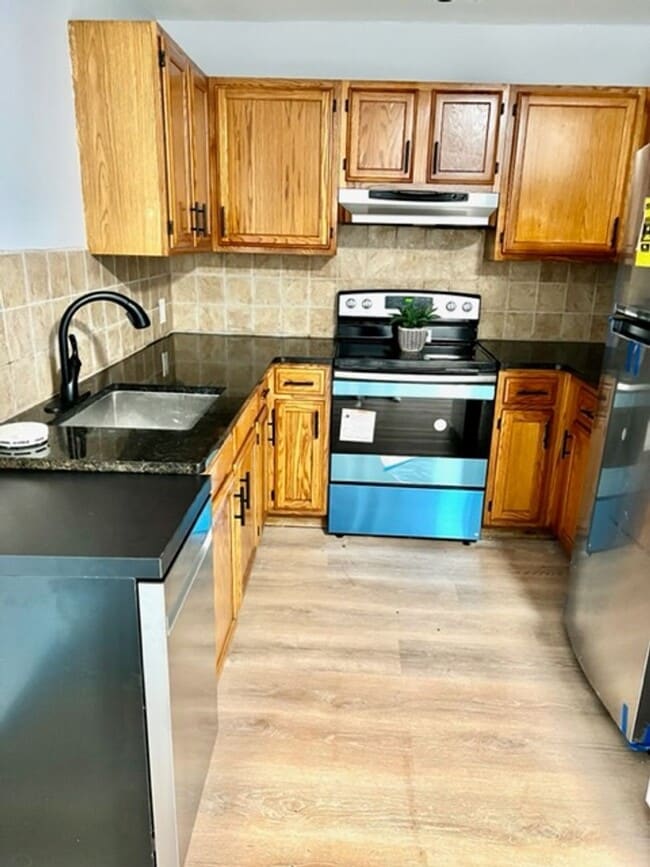 Building Photo - 2 Bedroom with Laundry Downtown Easton Unit 123 #9