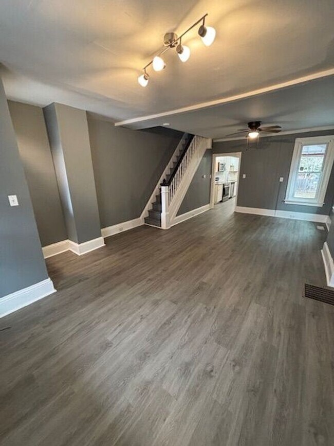 Photo - 4 Bedroom Renovated Twin Available!