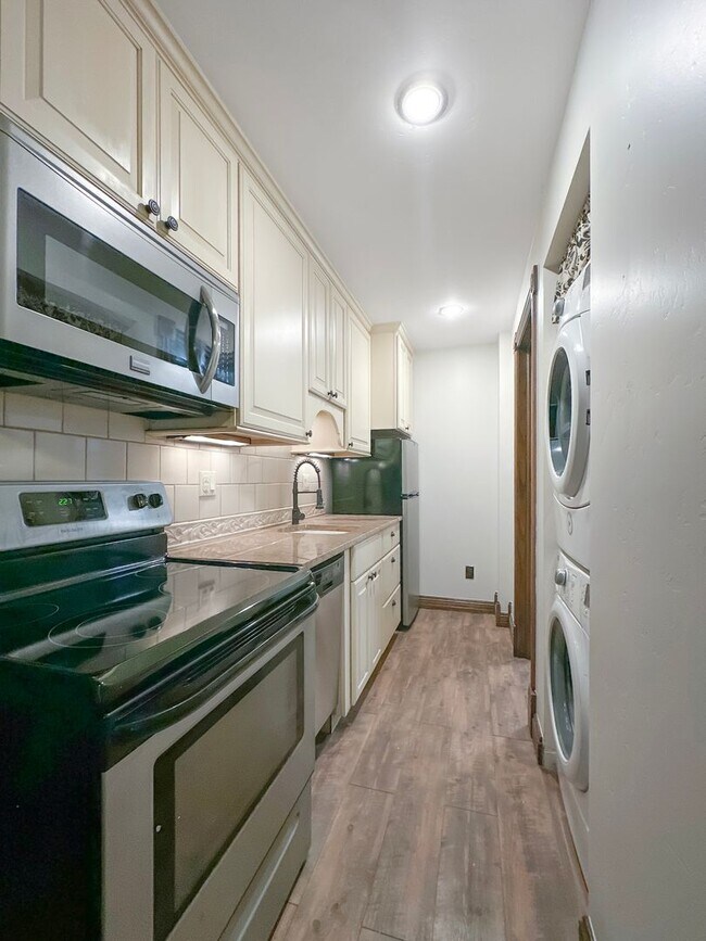 Photo - 301 S French St Unit Apartment