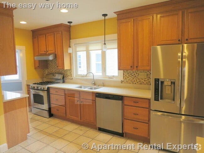 Building Photo - 1098 Fellsway Rental
