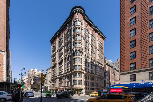 Photo - 45 E 66th St