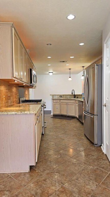 Photo - 1805 Oak Hollow Dr W