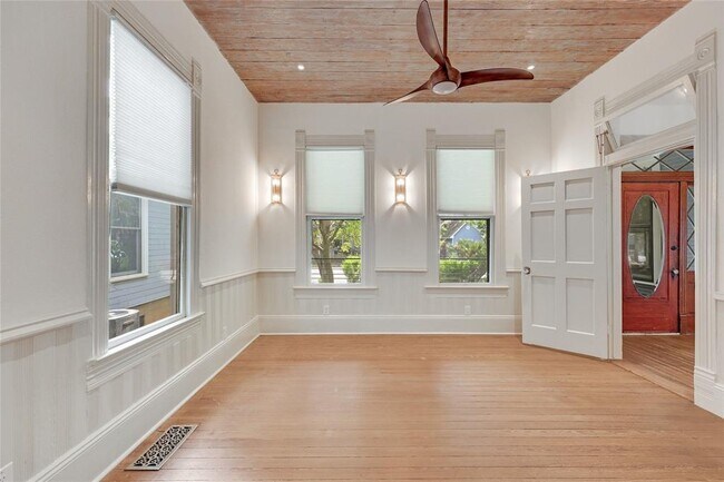 Photo - 904 Willow St