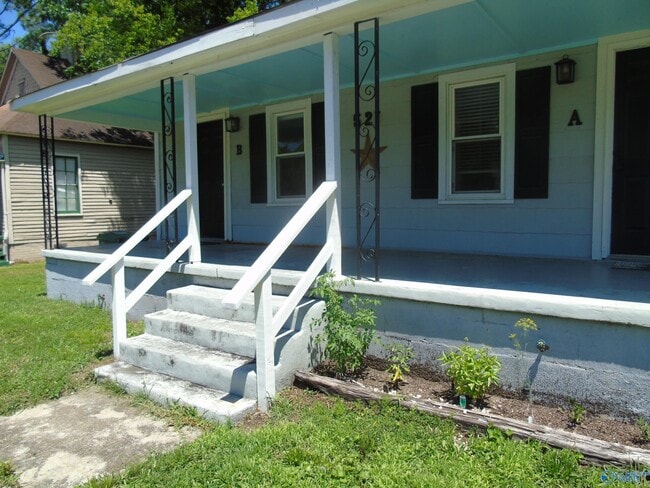 Photo - 521 Oshaughnessy Ave NE