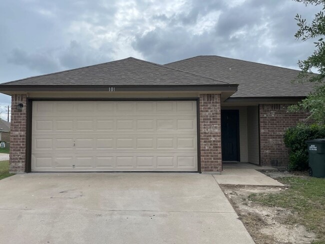 Building Photo - Beautiful 3BD Home on Corner Lot with Fenced Yard & 2-Car Garage in Sonterra