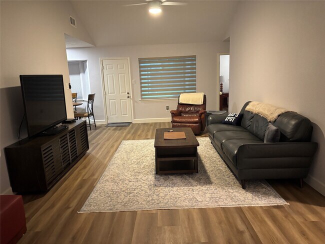 Photo - 2112 Sierra Dr