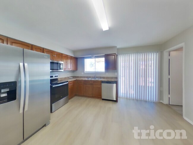 Photo - 828 N Pine Ct