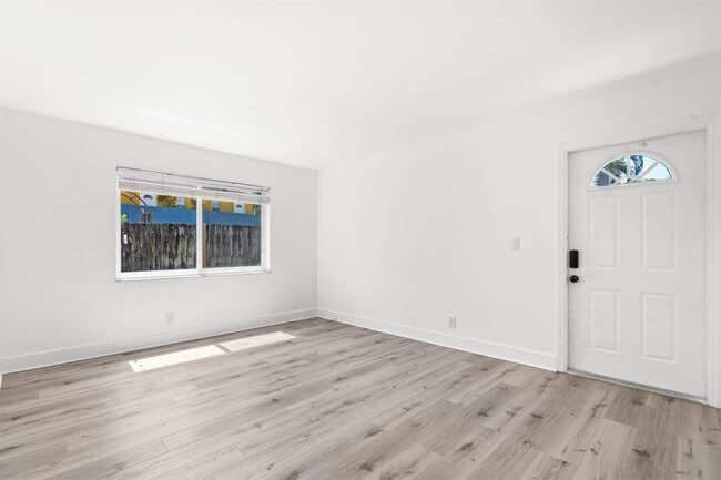 Photo - 45 NE 24th St Unidad B