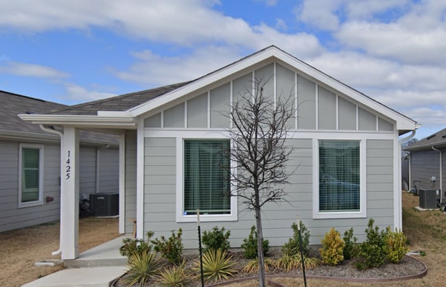 Building Photo - Room in House on Sterling Wy