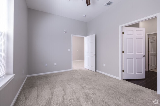 1BR, 1BA - 734SF - Bedroom