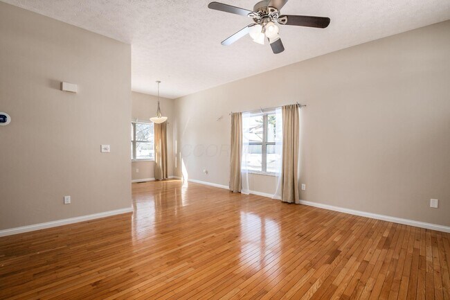 Photo - 4931 Leybourne Dr