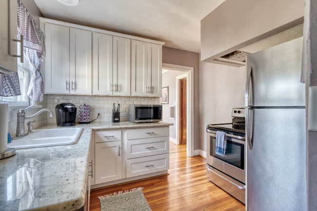 Photo - 3565 NE Broadway