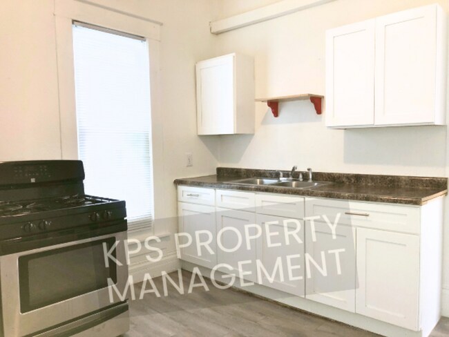 Photo - 665 S Kansas St