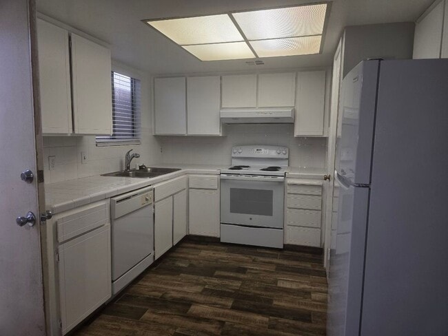 Building Photo - Spacious 2BD/2BTH with Private 2 Car Garage! (Ground Floor) Unit 105 (Austin)