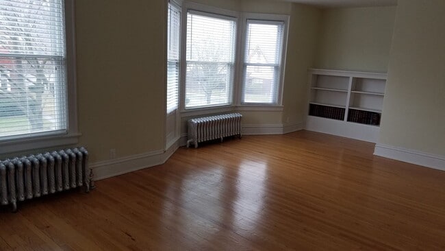 Photo - 3272 N Hackett Ave Unidad Upper