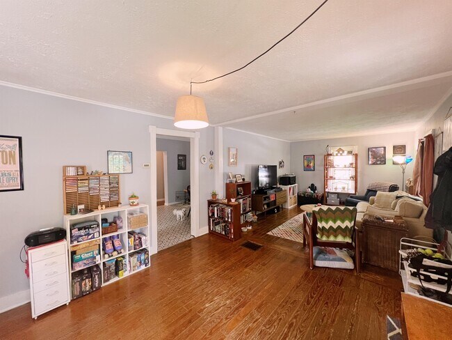 Photo - 1001 W Cottage Grove Ave