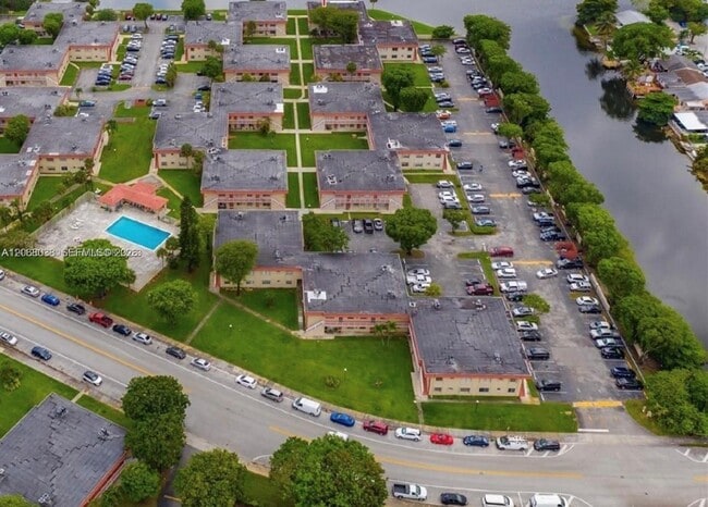 Building Photo - 12860 SW 43rd Dr Unit 244-B
