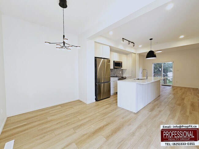 Photo - 15708-15797 97 Ave NW