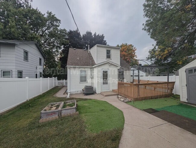 Photo - 5027 6th St NE