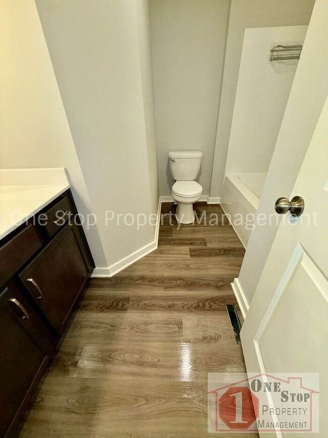 Photo - 3 Bedroom / 2.5 Bathroom Townhome in Louis...