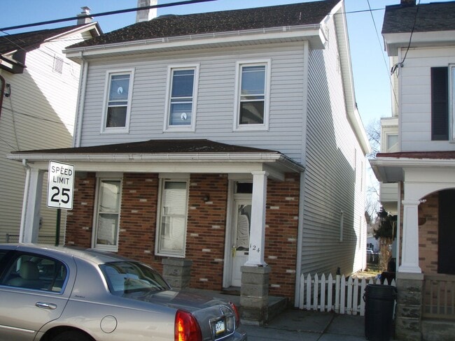 Building Photo - 124 Pershing Ave Unit 2