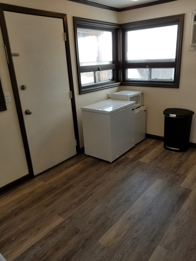 122 W Amherst Ct