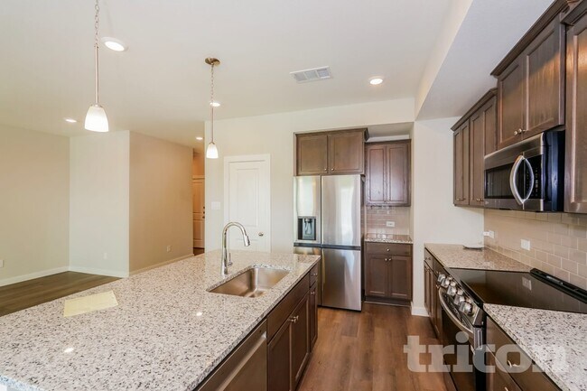 8101 Howell Oak Dr