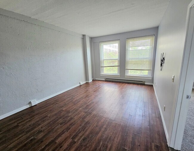 Photo - 112 W Washington Blvd