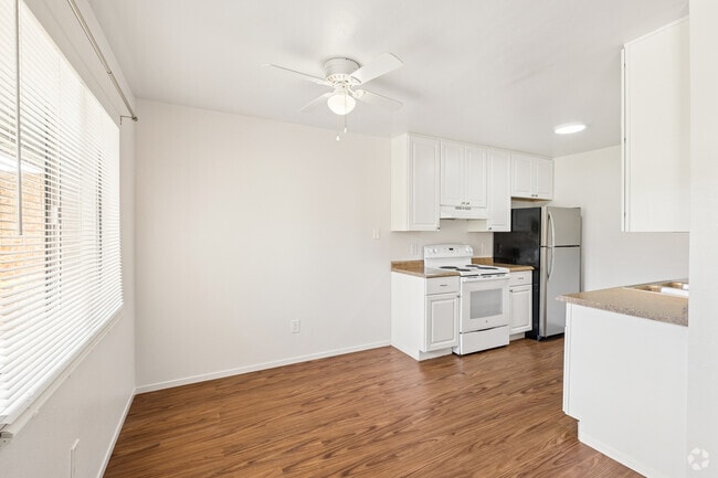 2BR, 2BA - 1,000SF - Dining Room