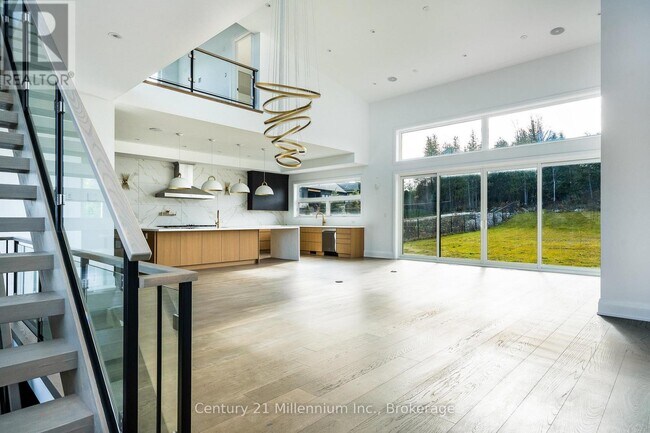 Photo - 176 W Ridge Dr