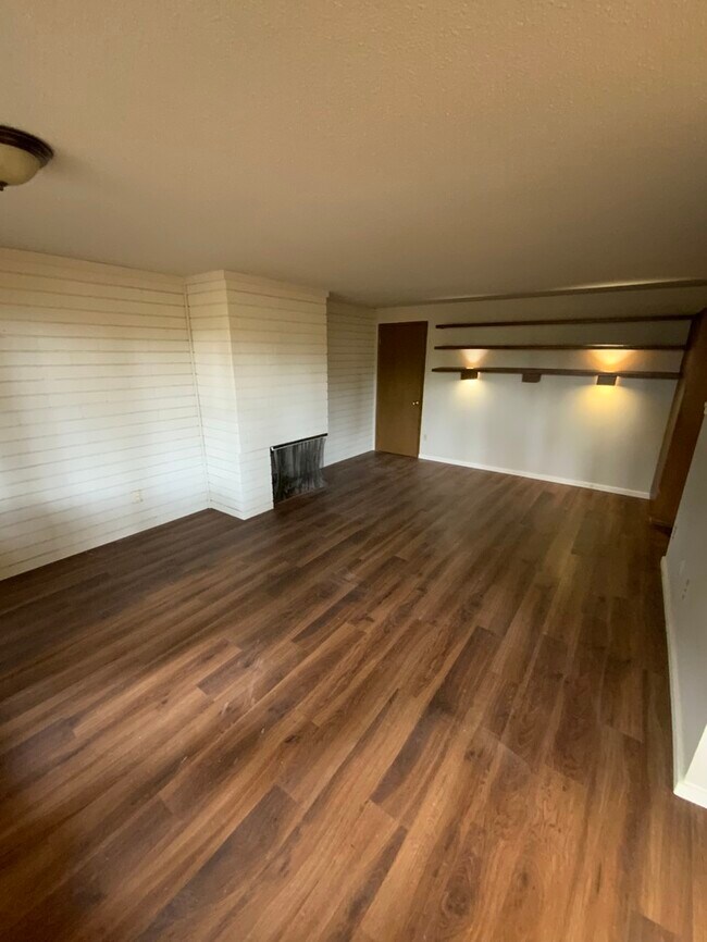 Photo - N Tacoma Town home 2bdr 1.5 bath 2 car car...