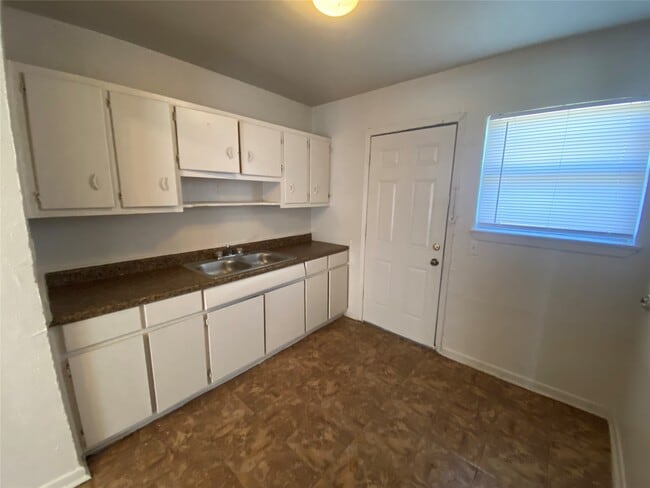 Photo - 4223 Rockingham St