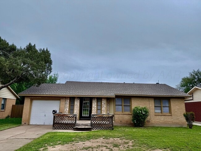 Building Photo - 1547 Smiley St